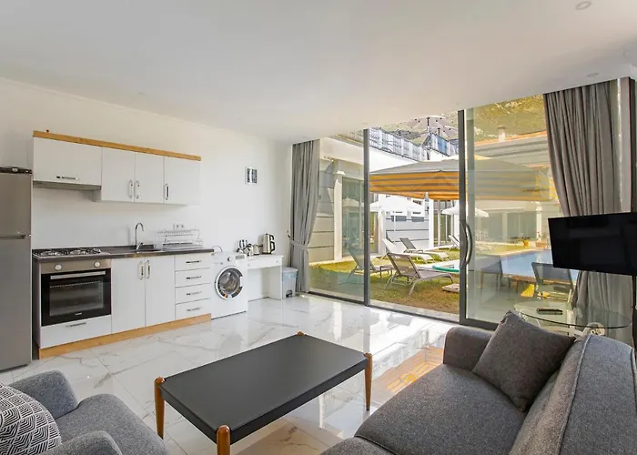 호텔 누르 스위트 앤드 3*